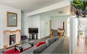 Spacious Central Cottage , Seconds To Beach, Minutes Walk To Eminents, Easy Parking, Pets Friendly, 40 Percent Off Weekly Booking, 55 Percent Off Monthly Bookings
